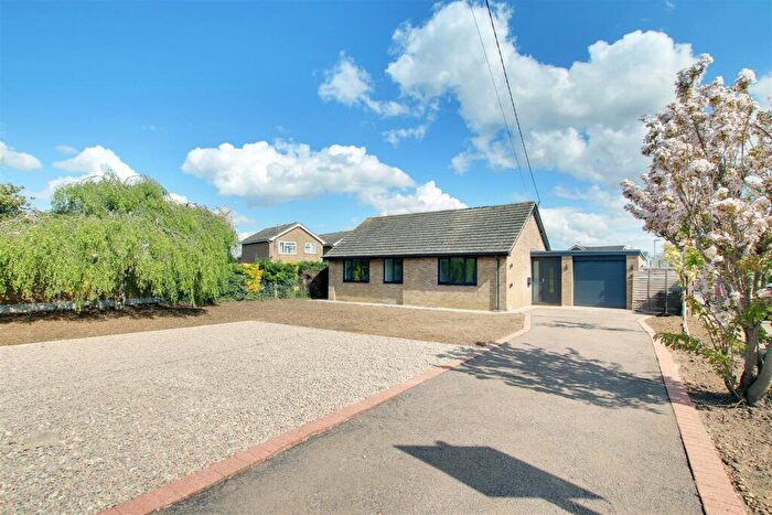 3 Bedroom Detached Bungalow For Sale In Parkhall Road, Somersham, PE28