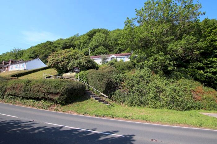 3 Bedroom Detached Bungalow For Sale In Kidwelly, SA17