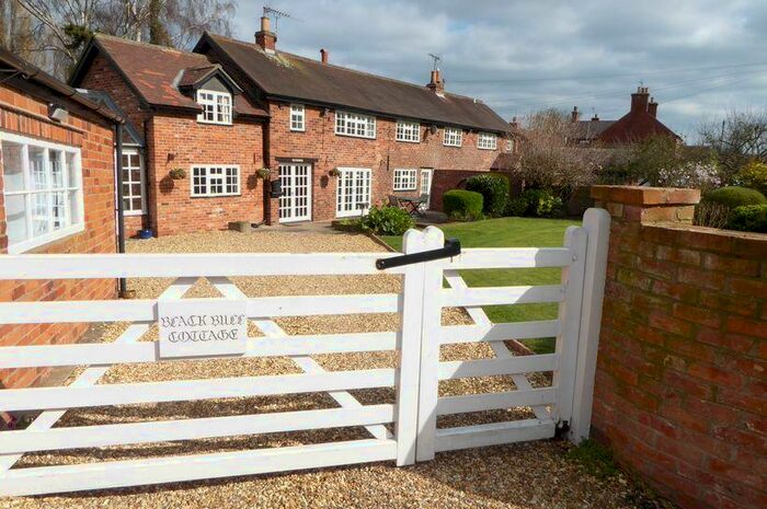 3 Bedroom Cottage To Rent In Low Road, Scrooby, DN10