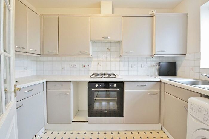 2 Bedroom Flat To Rent In Shire Horse Way, Isleworth, TW7