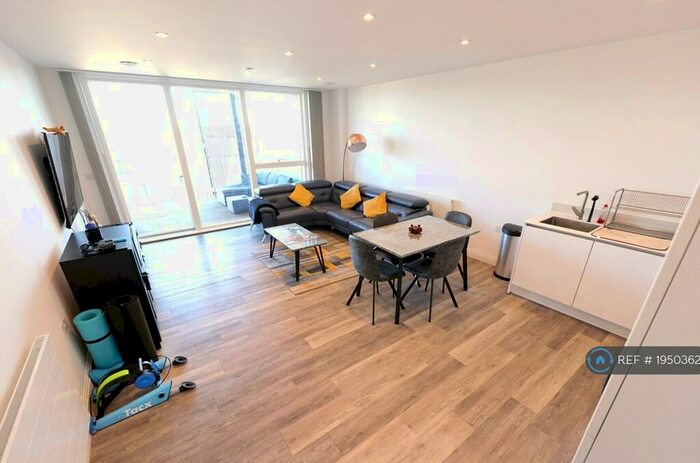 2 Bedroom Flat To Rent In Scena Way, London, SE5