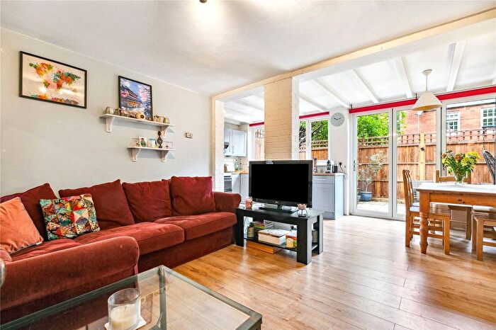 3 Bedroom Flat To Rent In Kathleen Road, SW11