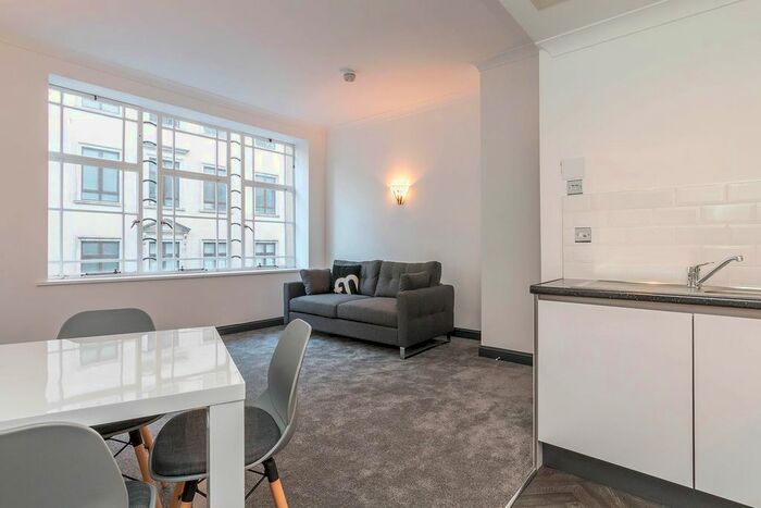1 Bedroom Flat To Rent In Burne Jones House, Bennetts Hill, B2