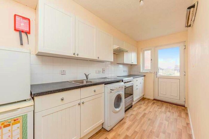 1 Bedroom Apartment To Rent In Sanderling Close, Letchworth Garden City, Hertfordshire, SG6