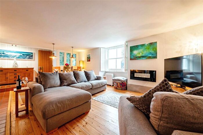 2 Bedroom Flat For Sale In Church Street, Padstow, PL28