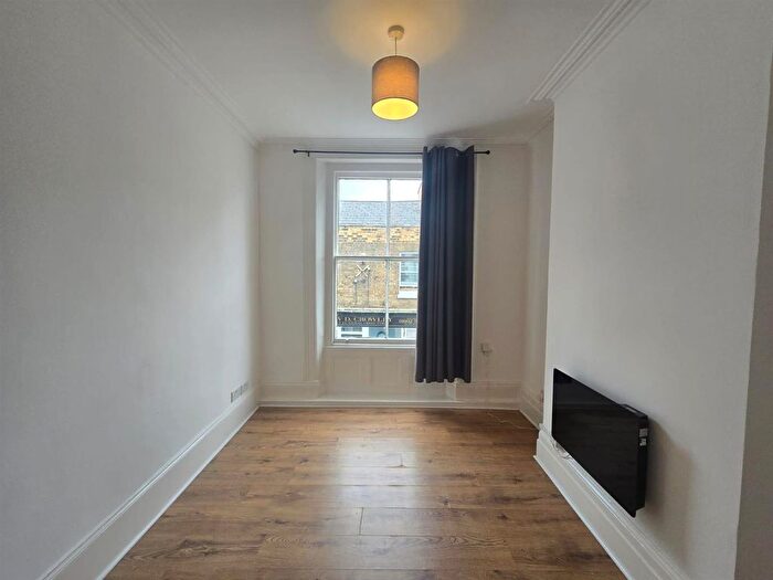 1 Bedroom Flat To Rent In Sun Street, Waltham Abbey, EN9