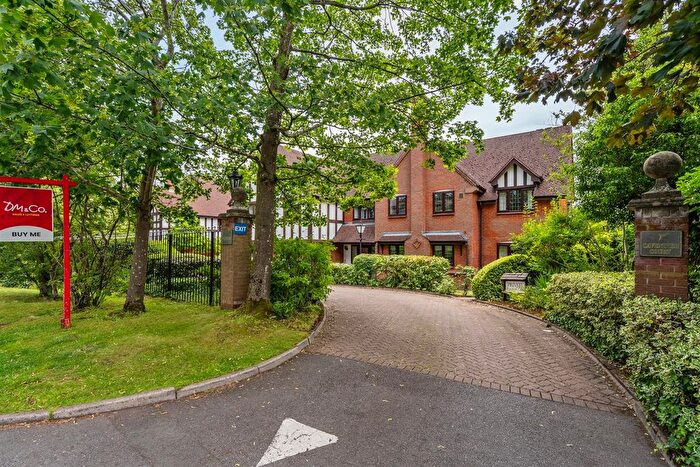 2 Bedroom Flat For Sale In Avenue Road, Dorridge, Solihull, B93
