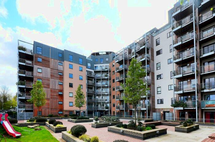 2 Bedroom Flat To Rent In Seren Park Gardens, Greenwich, London, SE3