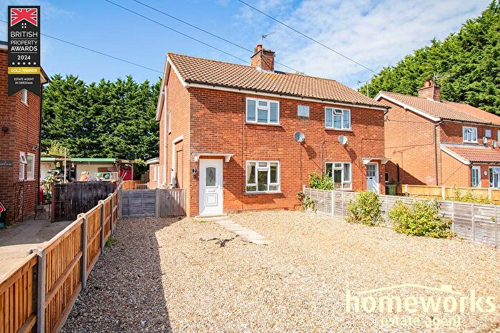 3 Bedroom Semi-Detached House For Sale In Hill Rise, NR19