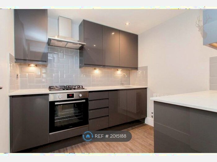 Studio To Rent In Roman Road, London, E3