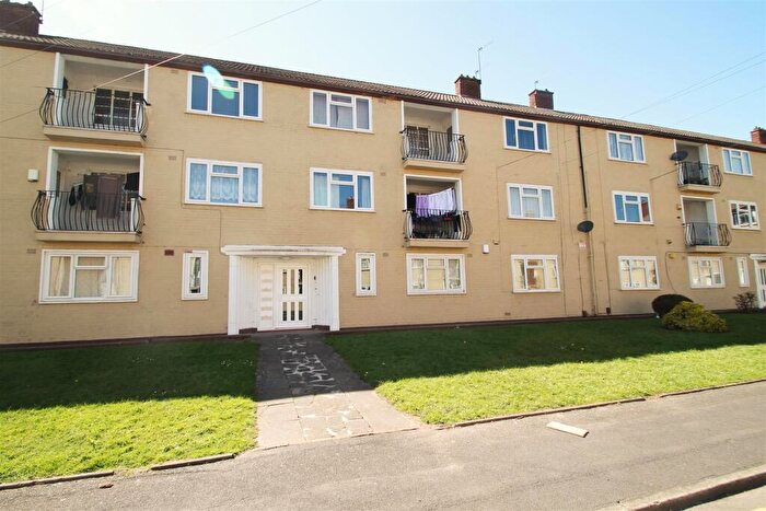 3 Bedroom Flat To Rent In Churchfield Avenue, Tipton, DY4