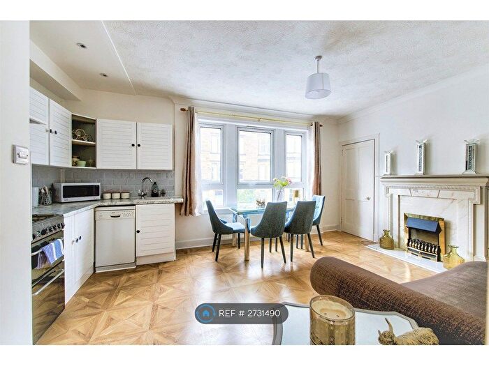 3 Bedroom Flat To Rent In Bellevue Road, Edinburgh, EH7