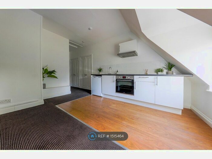 1 Bedroom Flat To Rent In Former Hever Hotel, Hever, Edenbridge, TN8