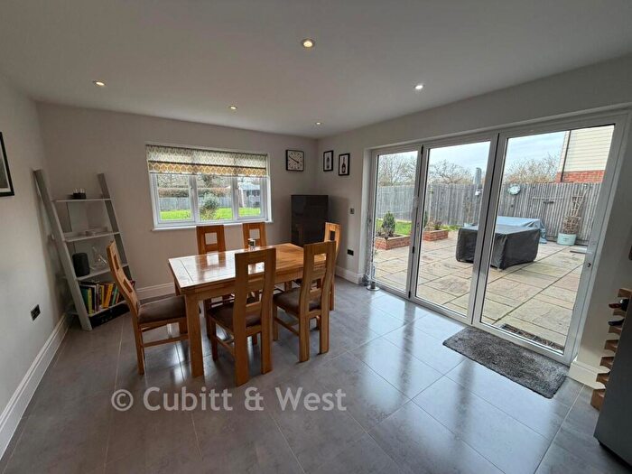 4 Bedroom Link Detached House For Sale In Bannisters Croft, Blindley Heath, Lingfield, Surrey, RH7