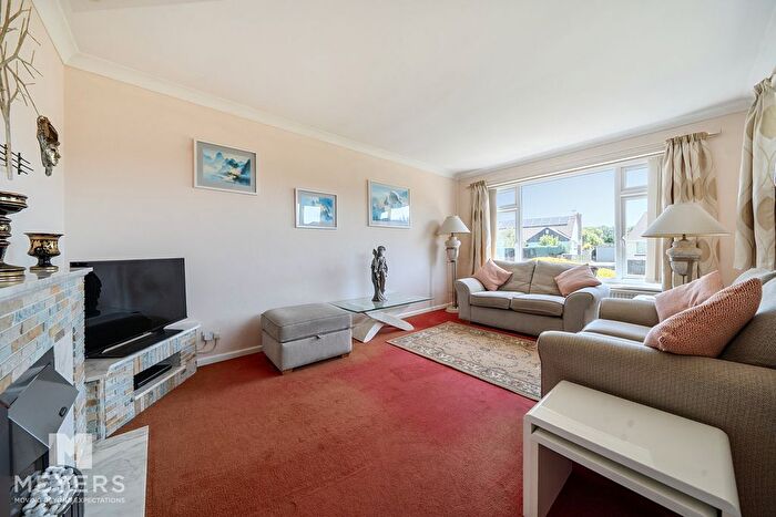 2 Bedroom Detached Bungalow For Sale In Walls View Road, Wareham, BH20 - Photo 2