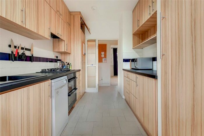2 Bedroom Flat To Rent In Keswick Road, London, SW15