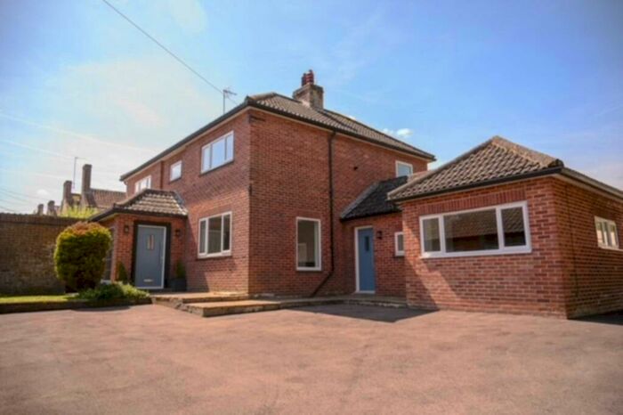 4 Bedroom Detached House To Rent In Wallbridge, Frome, BA11