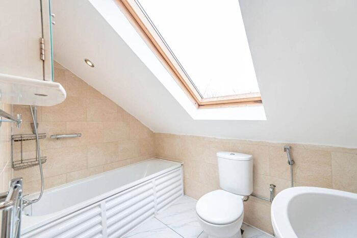 Studio To Rent In Bertie Road, Willesden Green, London, NW10