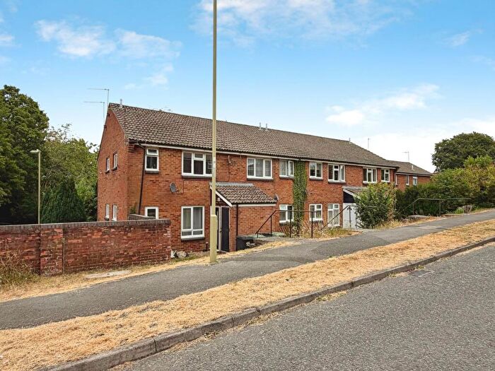 1 Bedroom Apartment To Rent In Calender Close, Alton, GU34