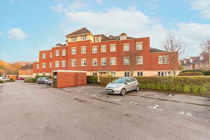 2 Bedroom Flat To Rent In Swan Court, Toad Lane, Blackwater, Camberley, GU17
