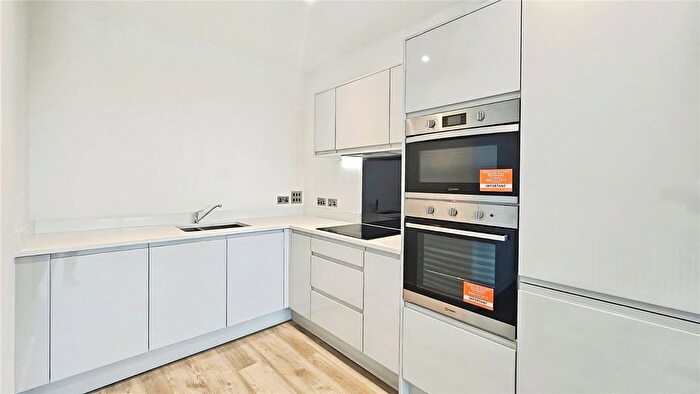 1 Bedroom Flat To Rent In Elmsleigh Road, Staines-Upon-Thames, Surrey, TW18