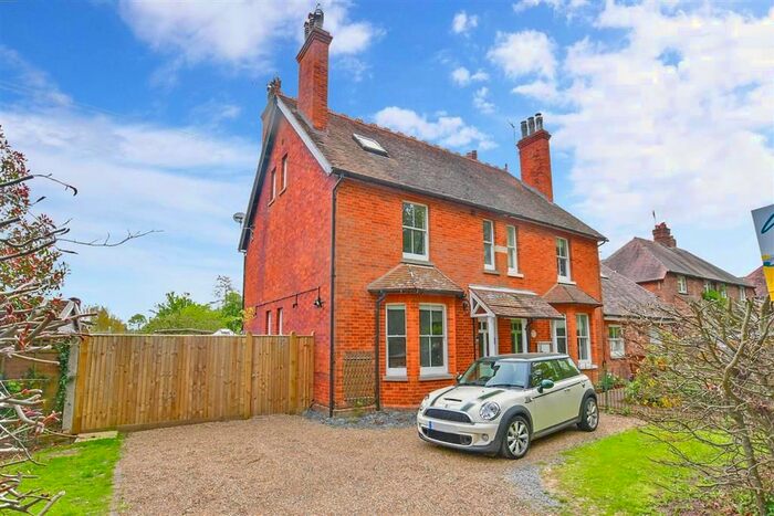 3 Bedroom Semi-Detached House For Sale In Lamberhurst Road, Horsmonden, Tonbridge, Kent, TN12