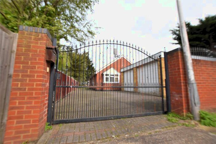 3 Bedroom Bungalow To Rent In Brockley Crescent, Romford, RM5