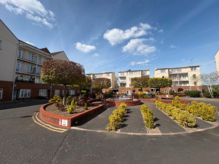 2 Bedroom Flat To Rent In Fitzwilliam Close, Whetstone, N20