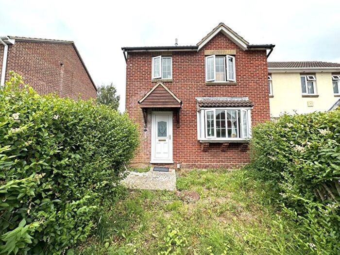 3 Bedroom Semi Detached House For Sale In Goldsborough Close, Eastleaze, Swindon, SN5