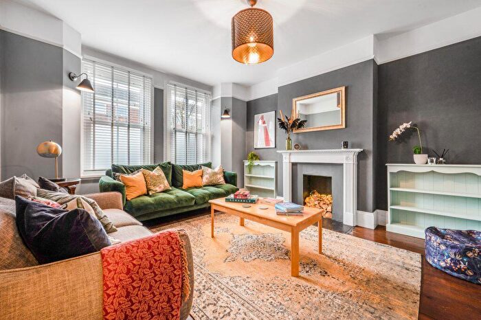 1 Bedroom Flat To Rent In Geldeston Road, Lower Clapton, E5