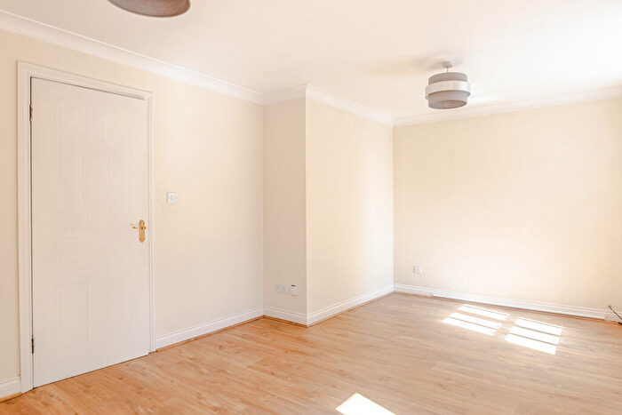 2 Bedroom Link Detached House For Sale In Redhouse Lane, Chapel Allerto, LS7