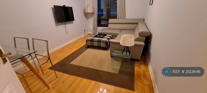 2 Bedroom Flat To Rent In Lochrin Place, Edinburgh, EH3