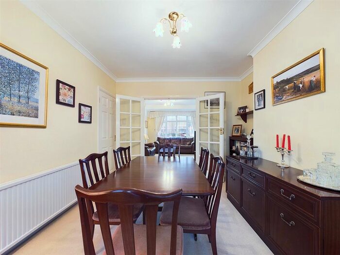 4 Bedroom SemiDetached House For Sale In Courtfield Gardens, Ruislip