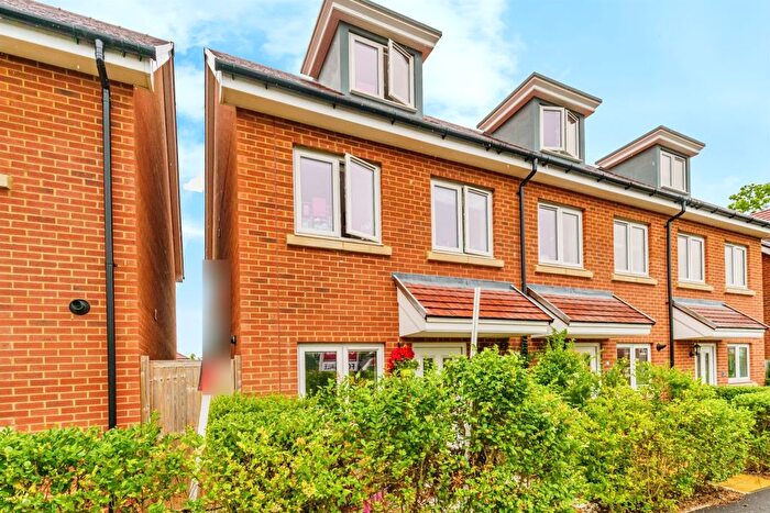 3 Bedroom Property For Sale In Hoppers Brook, Faygate, Horsham, RH12