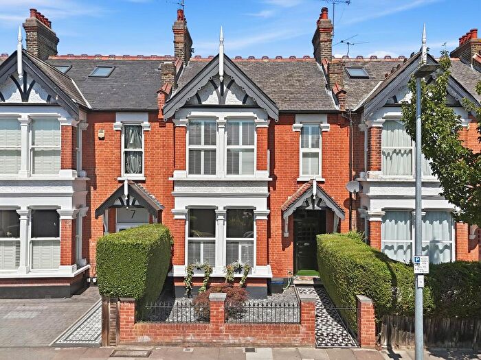 3 Bedroom Property For Sale In Dover Road, Wanstead, E12