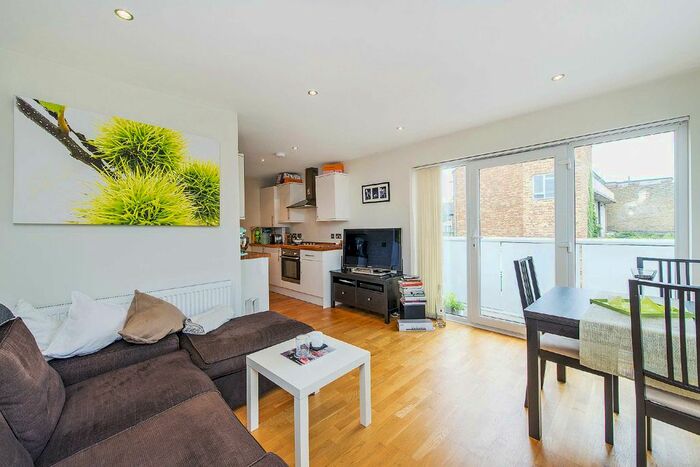 1 Bedroom Flat To Rent In Mantilla Road, Tooting Bec, London, SW17