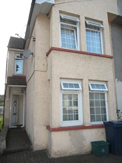 5 Bedroom Semi Detached House To Rent In Roberts Road, High Wycombe, HP13