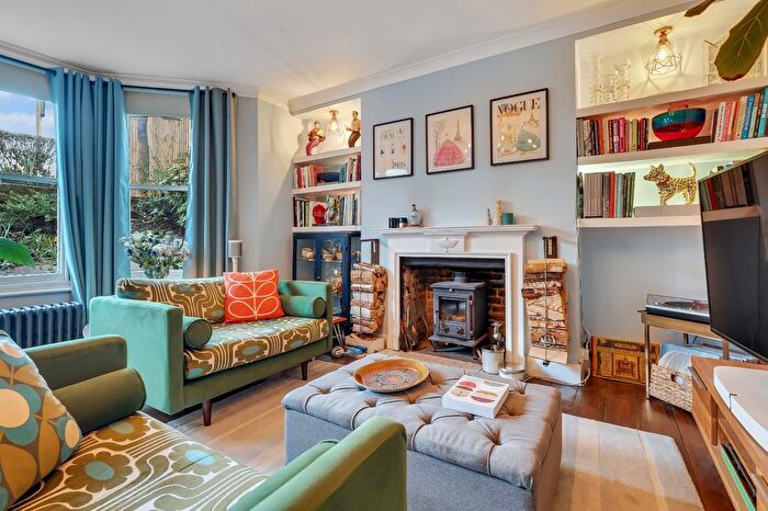 2 Bedroom Flat For Sale In Trinity Road, Wandsworth Common, SW18