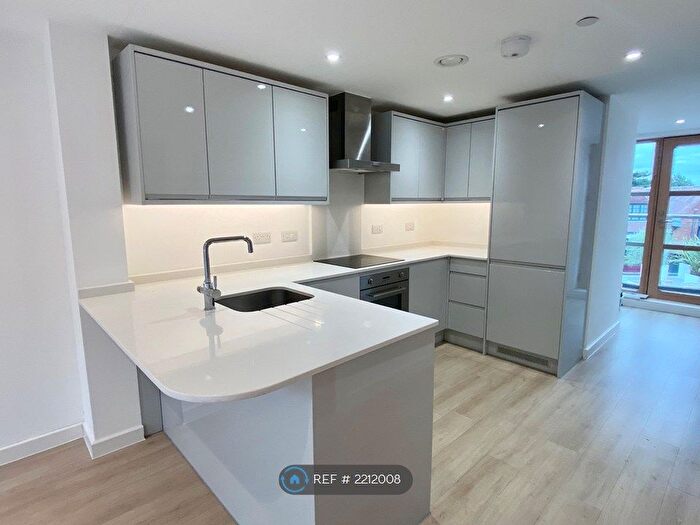 2 Bedroom Flat To Rent In Chesham Road, Amersham, HP6