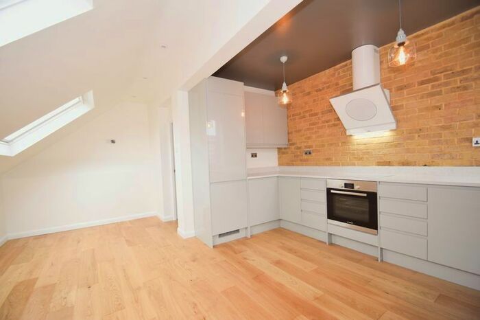 3 Bedroom Flat To Rent In Robinson Road, Colliers Wood, London, SW17