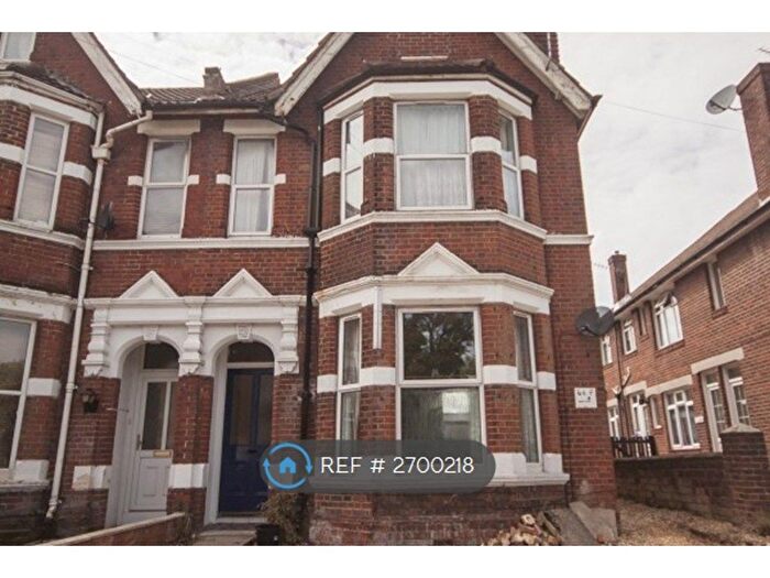 3 Bedroom Semi Detached House To Rent In Hill Lane, Southampton, SO15