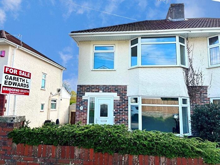 3 Bedroom Semi-Detached House For Sale In Mount Earl, Bridgend, Bridgend County., CF31