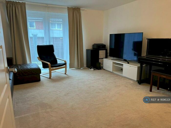 3 Bedroom Terraced House To Rent In Oatley Way, Bristol, BS16