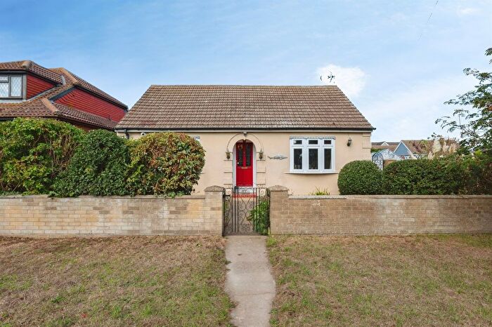 2 Bedroom Detached Bungalow For Sale In Grosvenor Road, Orsett, Grays, RM16