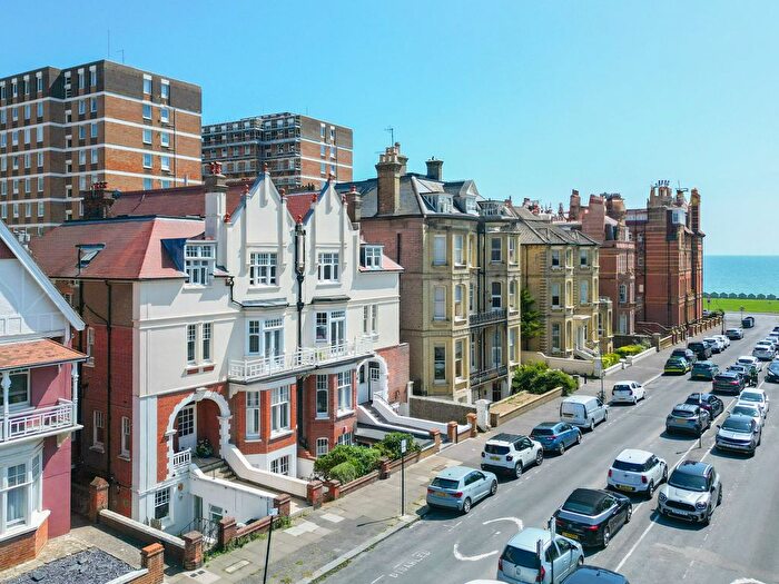 2 Bedroom Flat For Sale In Third Avenue, Hove, BN3