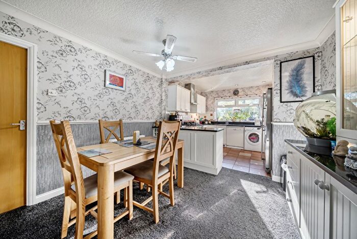 3 Bedroom Chalet For Sale In Lent Rise Road, Taplow, Buckinghamshire, SL6