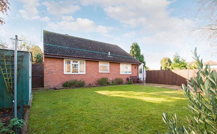 2 Bedroom Detached Bungalow For Sale In Beechwood Road, Leagrave, Luton, LU4