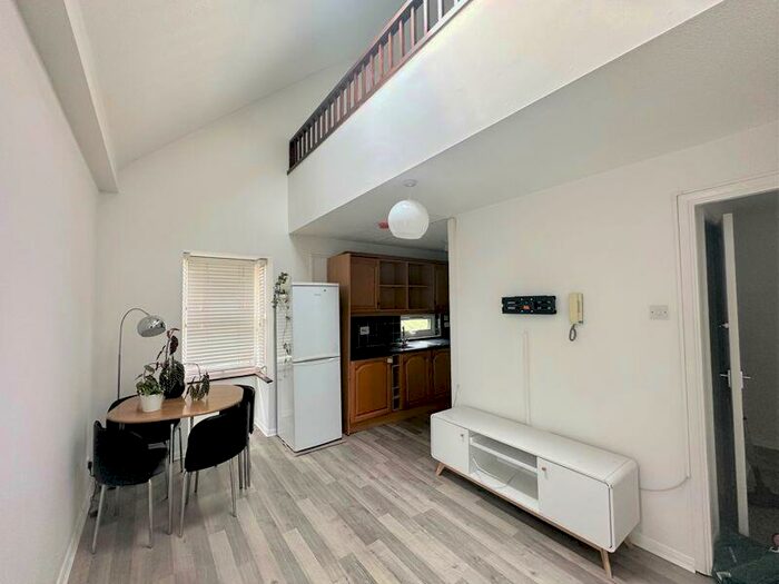 1 Bedroom Apartment To Rent In Alexander Close, Barnet, EN4