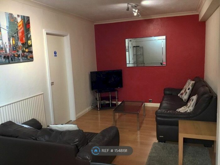 4 Bedroom Semi-Detached House To Rent In Oldbury Road, Worcester, WR2