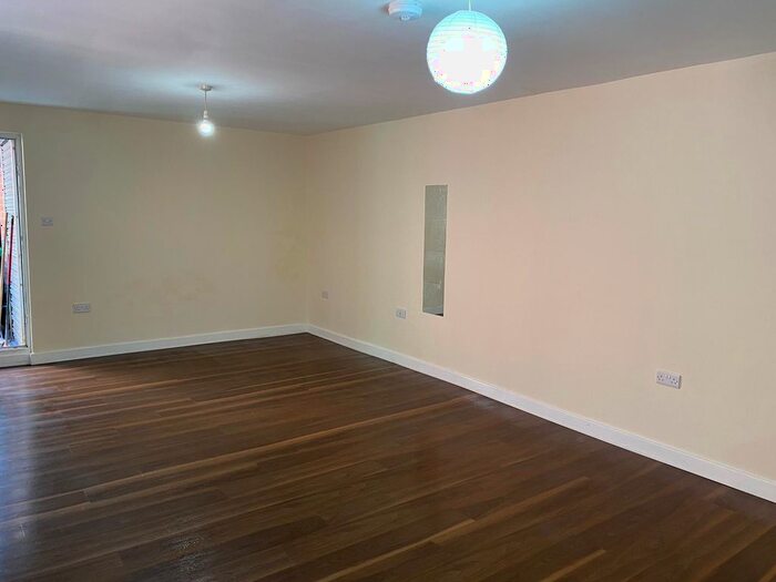 1 Bedroom Studio To Rent In Haydn Road, Sherwood, Nottingham, NG5